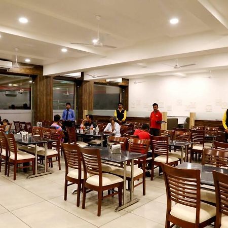 Virat Hotel & Guest House Radhanpur Exterior foto