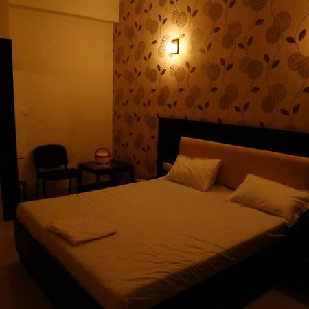 Virat Hotel & Guest House Radhanpur Exterior foto