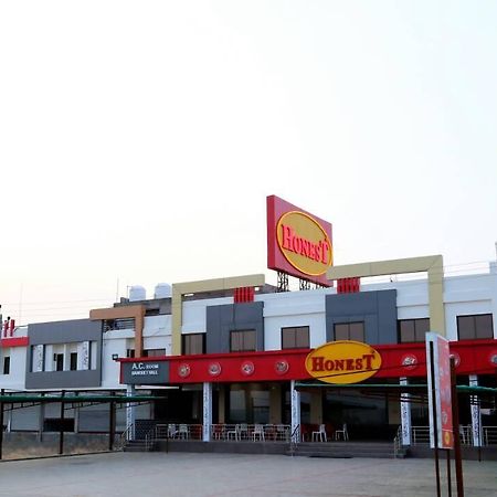 Virat Hotel & Guest House Radhanpur Exterior foto